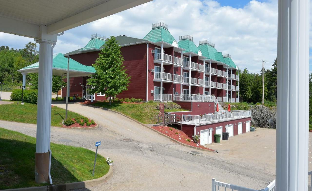 Les Pavillons Du Petit Manoir Du Casino Hotel Ла Мале Екстериор снимка