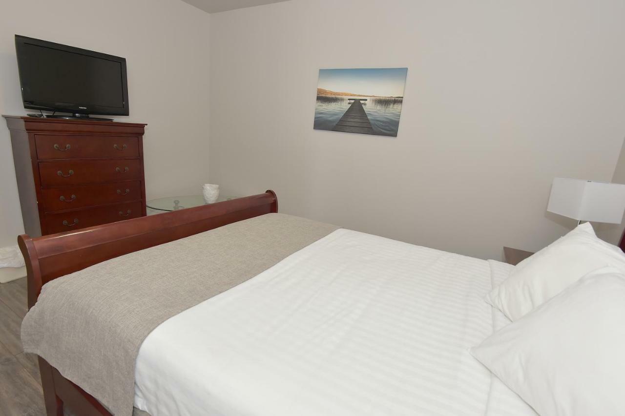 Les Pavillons Du Petit Manoir Du Casino Hotel Ла Мале Екстериор снимка