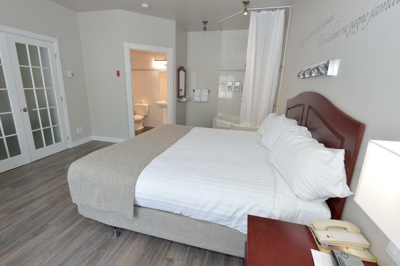 Les Pavillons Du Petit Manoir Du Casino Hotel Ла Мале Екстериор снимка